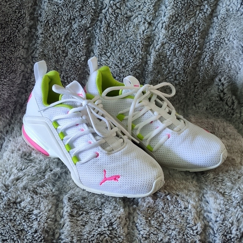 Women’s Puma Axelion Bright Cross Trainers sz 7.5​​​​